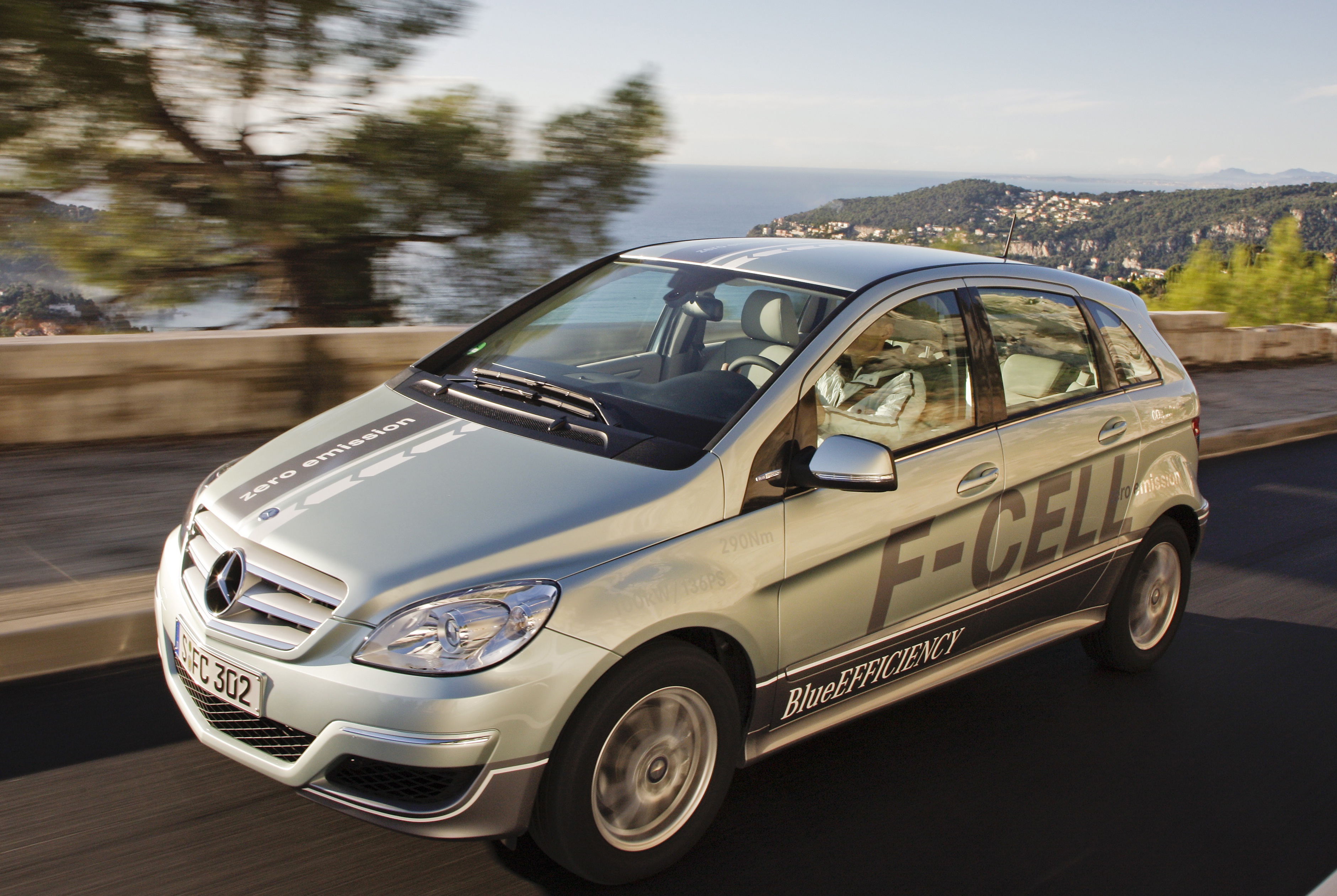 Mercedes unveils world’s first plugin hybrid hydrogen vehicle GLC F